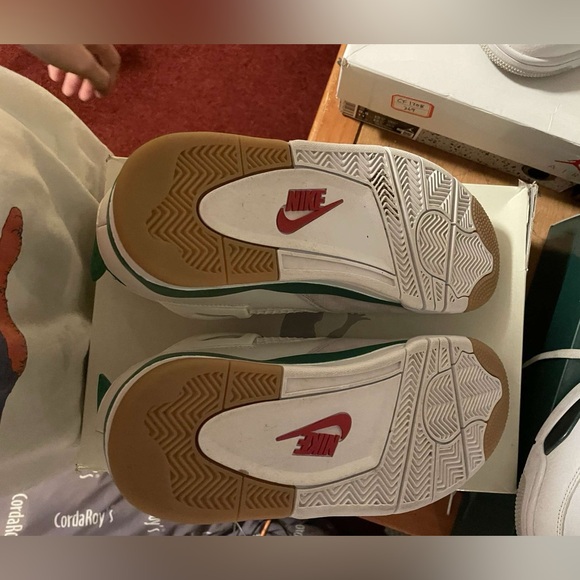 Jordan 4 Retro SB Pine Green - Picture 5 of 7